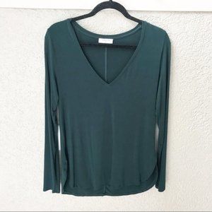 Aritzia Babaton Norris V Neck Shirt